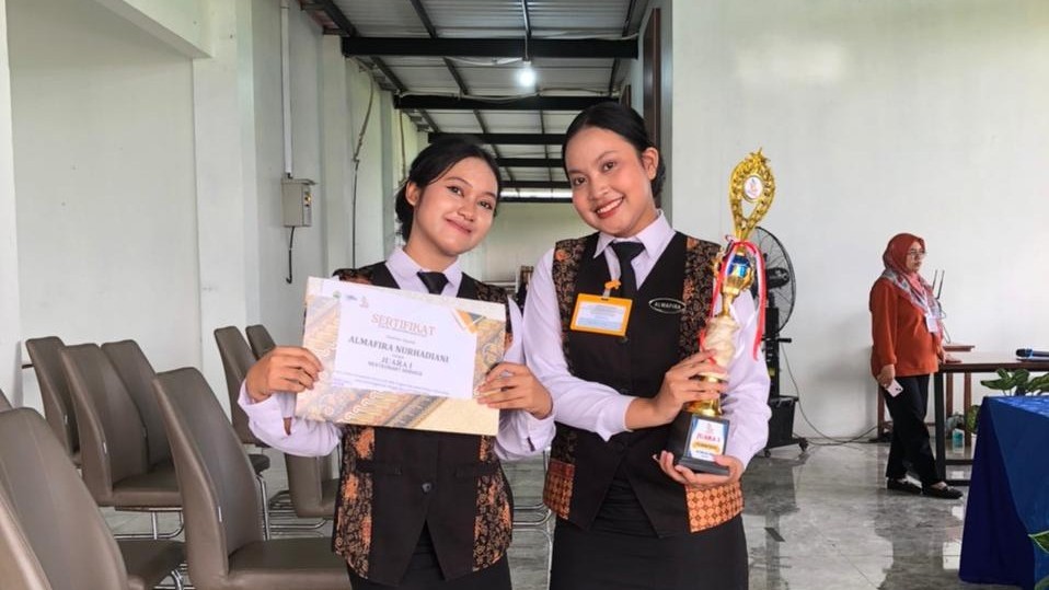 Juara 1 Restaurant Service Lomba LKS Kab Kudus 2026